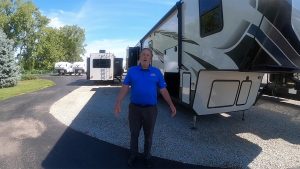 Montana 373RD – A beautiful fifth wheel with tons of storage!